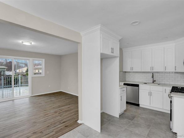 21 Chimney Lane, Bay Shore NY 11706