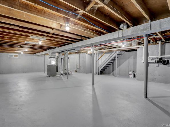 21 Chimney Lane, Bay Shore NY 11706