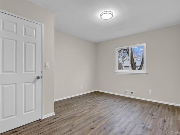 21 Chimney Lane, Bay Shore NY 11706