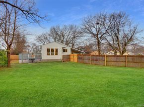 21 Chimney Lane, Bay Shore NY 11706