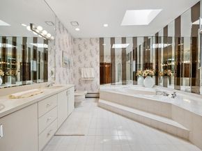 6 Heather Court, Dix Hills NY 11746