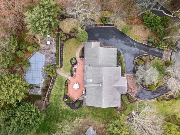 6 Heather Court, Dix Hills NY 11746