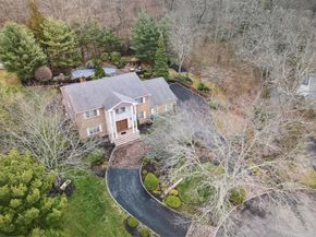 6 Heather Court, Dix Hills NY 11746