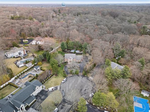 6 Heather Court, Dix Hills NY 11746