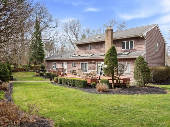 6 Heather Court, Dix Hills NY 11746