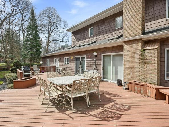 6 Heather Court, Dix Hills NY 11746