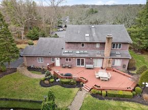 6 Heather Court, Dix Hills NY 11746