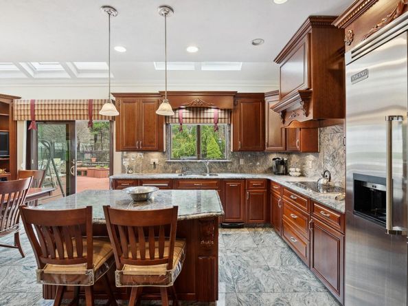 6 Heather Court, Dix Hills NY 11746
