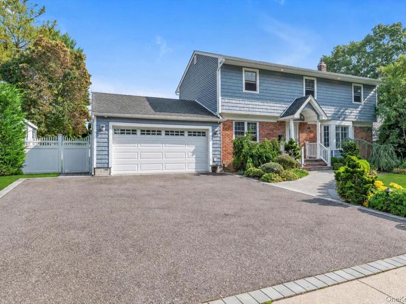 3 Lesley Drive, Syosset NY 11791