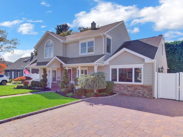 12 Crabtree Lane, Levittown NY 11756