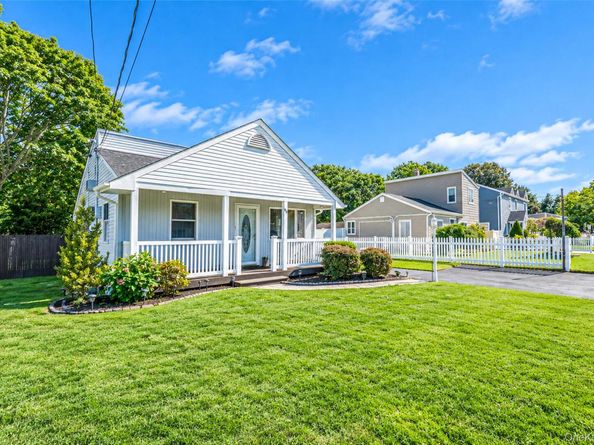 99 Cherubina Lane, North Babylon NY 11703
