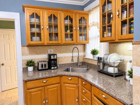 732 E 223rd Street, Bronx NY 10466
