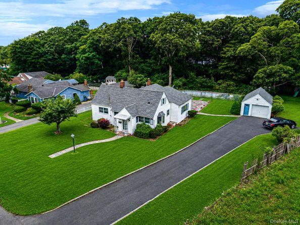 1 E Jackwill Road, East Patchogue NY 11772