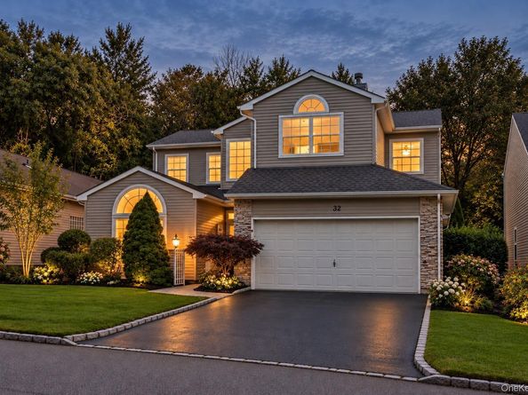 32 Hamlet Drive, Hauppauge NY 11788