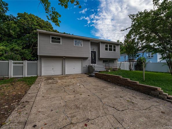 5 Durst Drive, Selden NY 11784