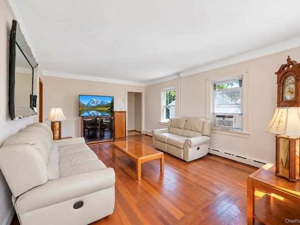 49 Collins Avenue, Kings Park NY 11754