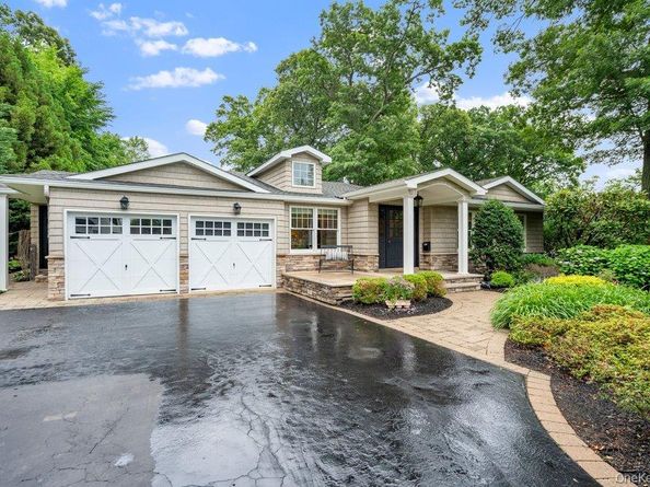 6 Colonial Gate, Plainview NY 11803