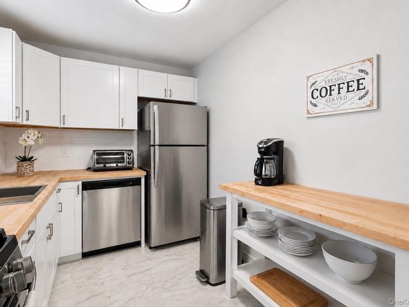 3902 Wilshire Lane H02, Oakdale NY 11769