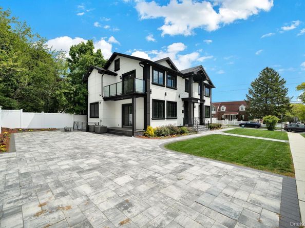 15 1st Street, Elmont NY 11003