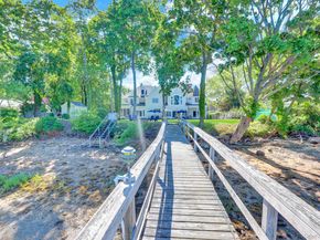 18 Cedar Lane, Setauket NY 11733