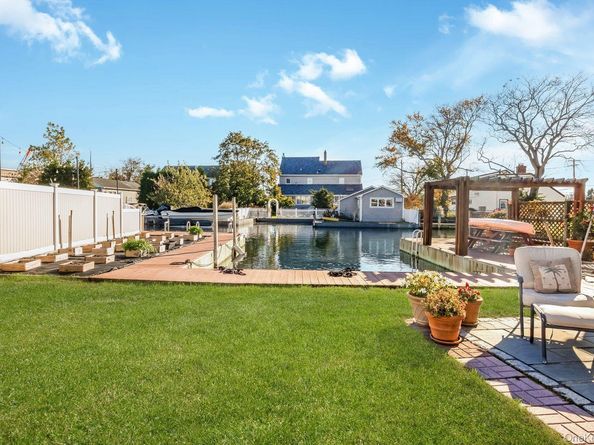 14 Meadow Lane, Amityville NY 11701