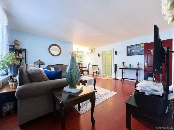 196-40 67th Avenue 2nd FL, Fresh Meadows NY 11365