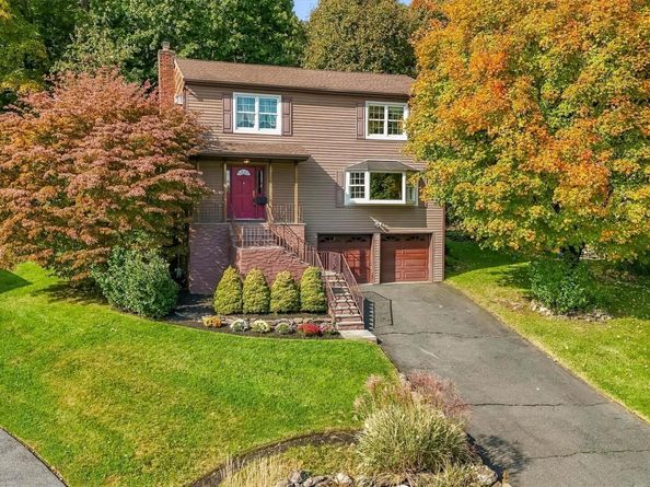15 Holly Ridge Road, Valhalla NY 10595