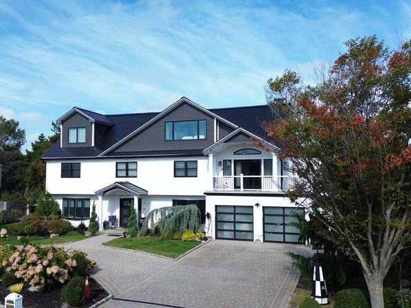 48 Shore Drive S, Copiague NY 11726