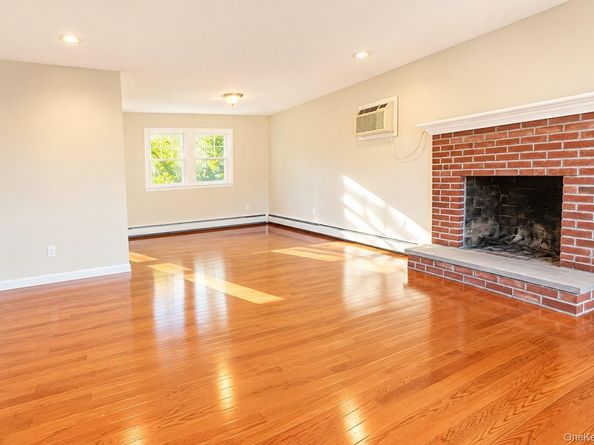 90 Dorchester Road, Ronkonkoma NY 11779