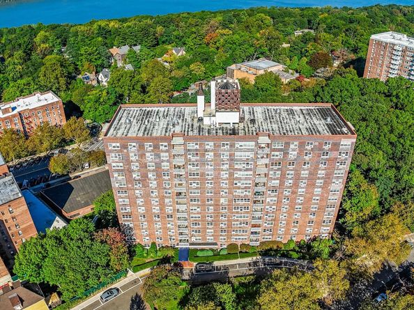 3935 Blackstone Avenue 5E, Bronx NY 10471