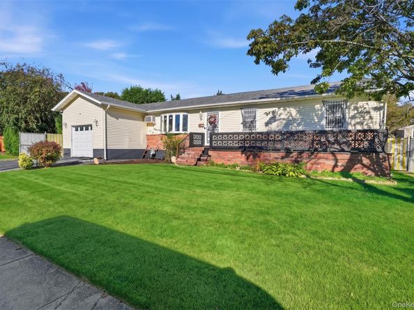 10 Francisco Avenue, Central Islip NY 11722