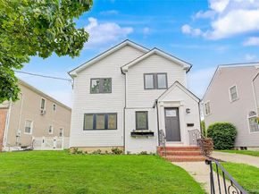105 Moore Street, New Hyde Park NY 11040