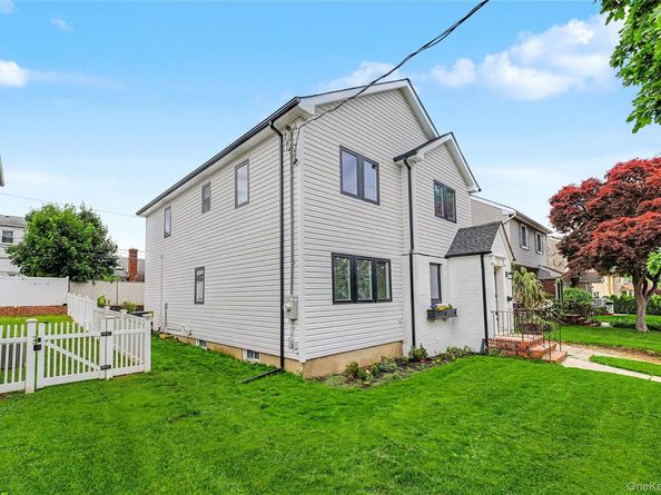 105 Moore Street, New Hyde Park NY 11040