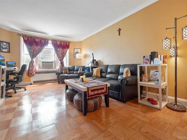 8449 168th Street 2U, Jamaica Estates NY 11432