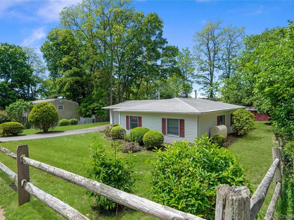 14 Campus Drive, Farmingville NY 11738