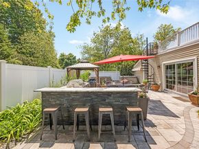427 Vanderbilt Boulevard, Oakdale NY 11769