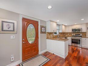 427 Vanderbilt Boulevard, Oakdale NY 11769