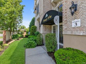 236 Roosevelt Way 3306, Westbury NY 11590