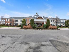 236 Roosevelt Way 3306, Westbury NY 11590