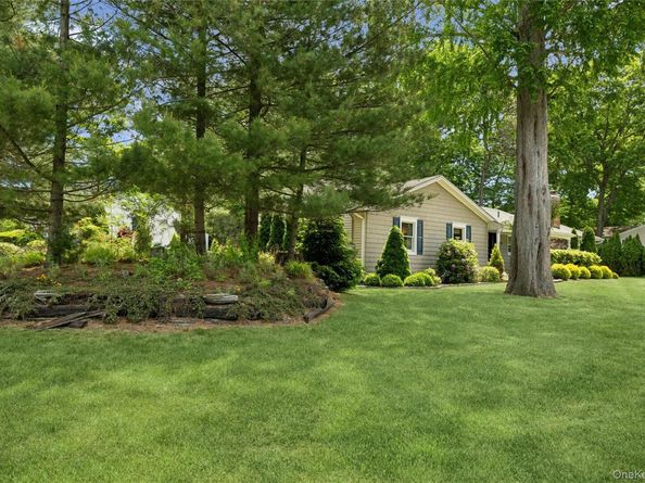 23 Meroke Lane, Rocky Point NY 11778