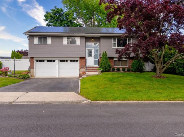 395 Saldane Avenue, North Babylon NY 11703