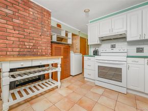 20 Flagstone Lane, Westbury NY 11590