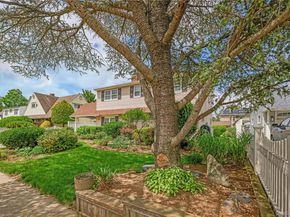 20 Flagstone Lane, Westbury NY 11590