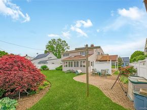 20 Flagstone Lane, Westbury NY 11590