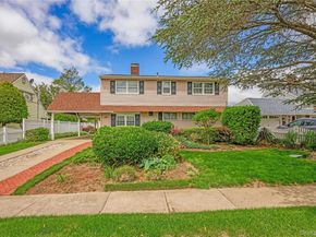 20 Flagstone Lane, Westbury NY 11590