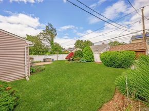 20 Flagstone Lane, Westbury NY 11590
