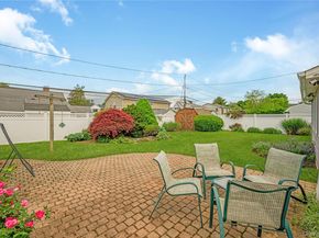 20 Flagstone Lane, Westbury NY 11590