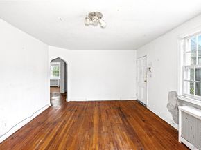 674 Henry Street, Uniondale NY 11553