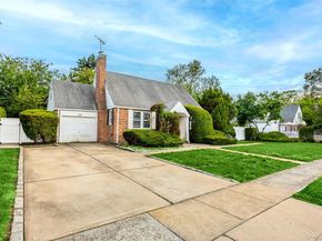 674 Henry Street, Uniondale NY 11553