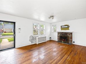 674 Henry Street, Uniondale NY 11553